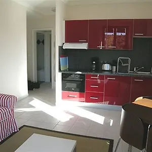 https://les-zhirondelles.hotels-rhonealpes.com
