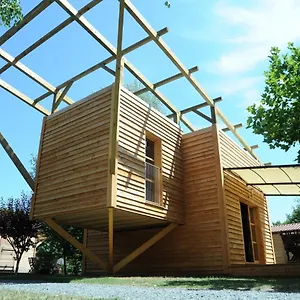 https://camping-les-portes-du-beaujolais.hotels-rhonealpes.com